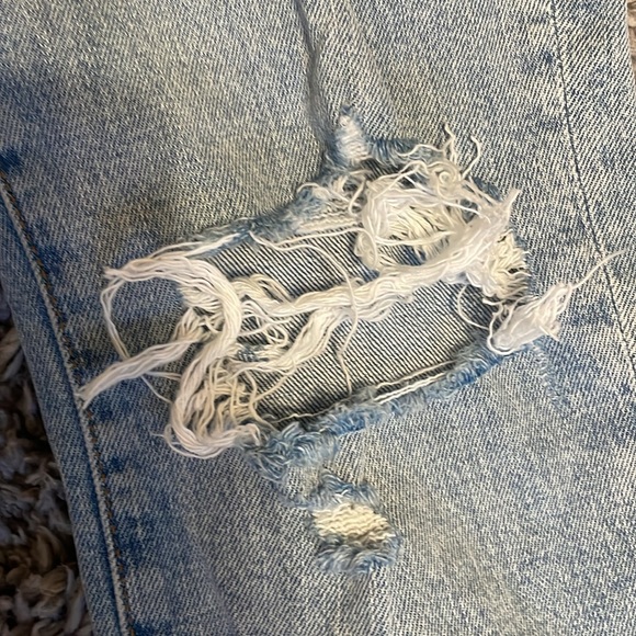 H&M High rise distressed jeans - Picture 4 of 9